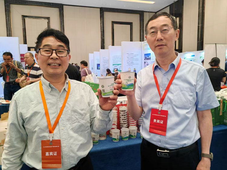 龍健公司董事長程學(xué)斌應(yīng)邀參加中國綠色食品協(xié)會主辦的綠色農(nóng)業(yè)生產(chǎn)資料發(fā)展大會